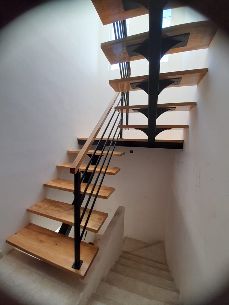 escalera2 768x1024